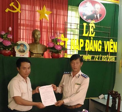 LỄ KẾT NẠP ĐẢNG VIÊN