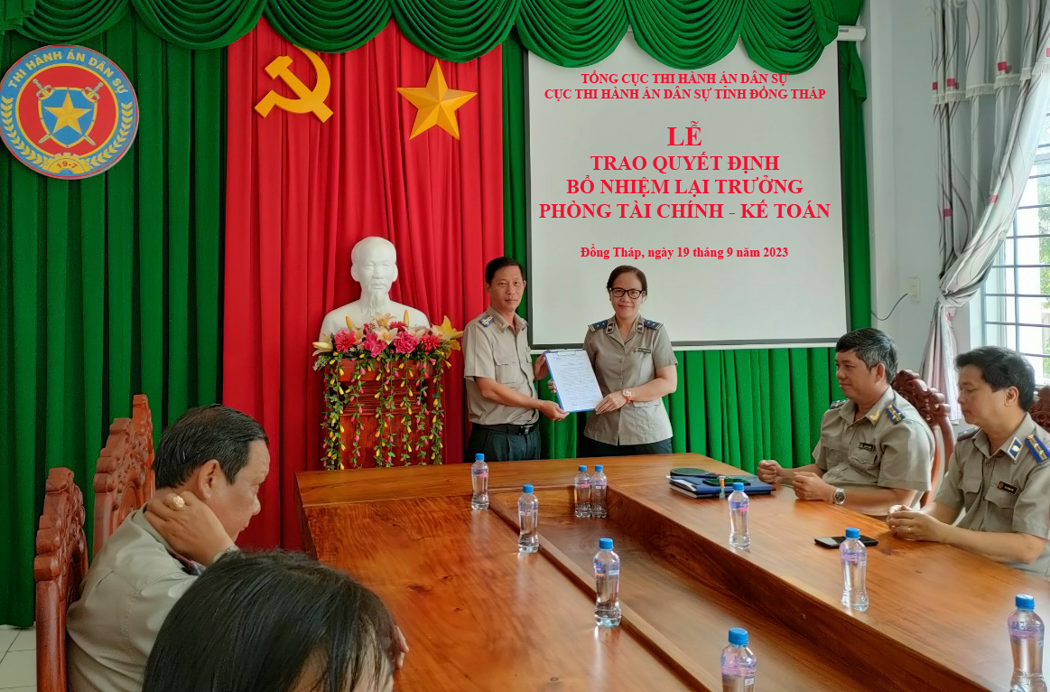 Lễ trao quyết định bổ nhiệm lại Trưởng phòng Phòng Tài chính – Kế toán Cục Thi hành án dân sự tỉnh Đồng Tháp