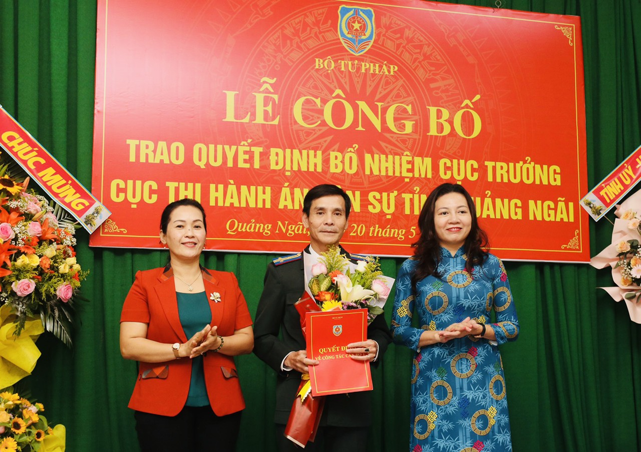 Trao Quyết định bổ nhiệm Cục trưởng Cục Thi hành án dân sự tỉnh Quảng Ngãi
