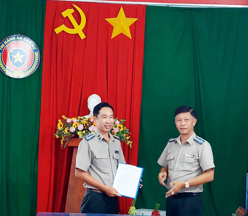 Lễ công bố và trao quyết định bổ nhiệm lại Phó Chi cục trưởng Chi cục Thi hành án dân sự huyện Lấp Vò, tỉnh Đồng Tháp