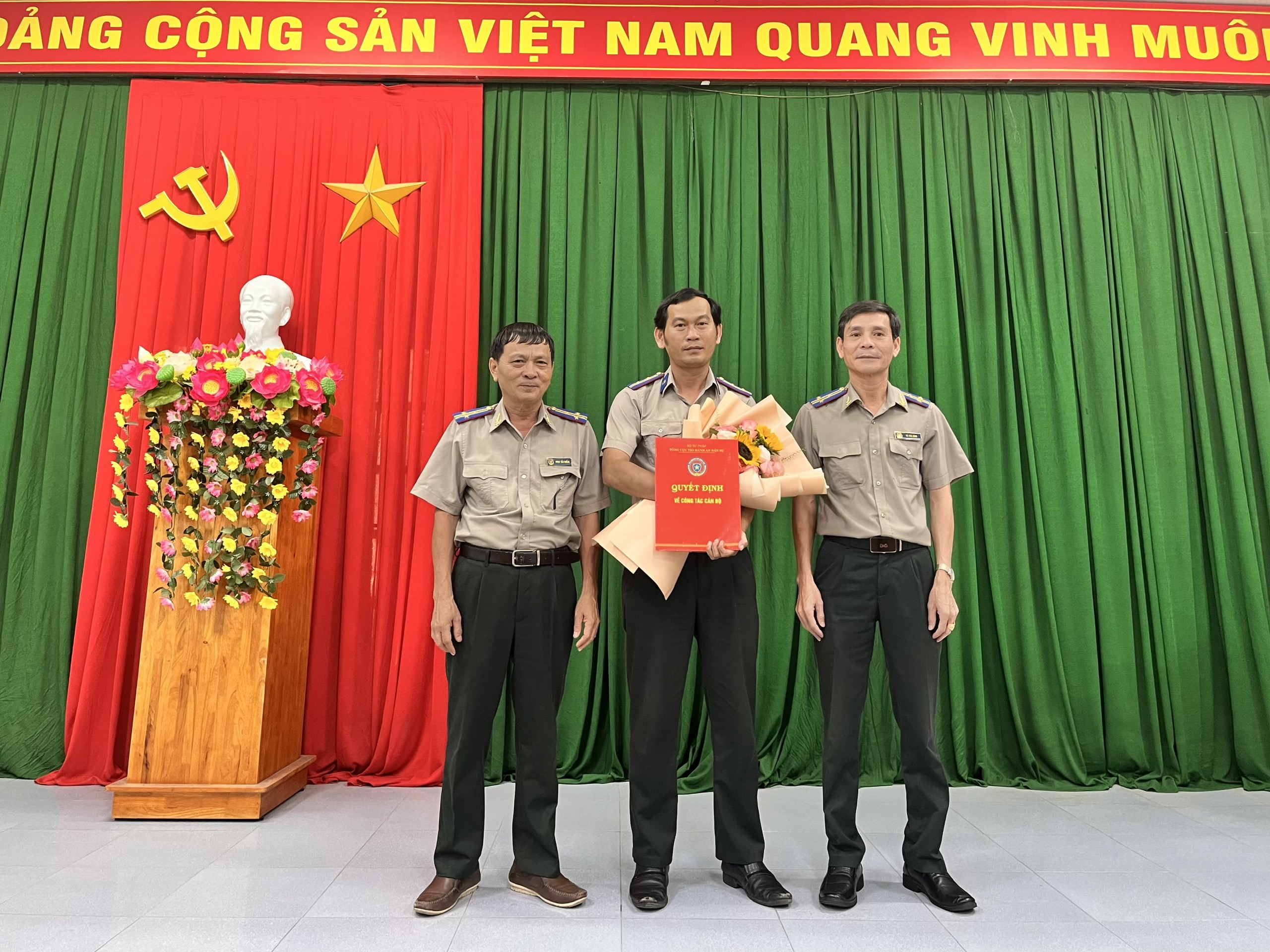 Công bố Quyết định bổ nhiệm Phó Trưởng phòng thuộc Cục THADS tỉnh Quảng Ngãi.