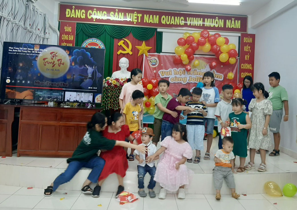 Công đoàn cơ sở Cục Thi hành án dân sự tổ chức Tết Trung thu năm 2022