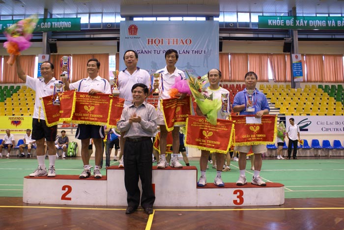 Giải tennis trên 50 tuổi