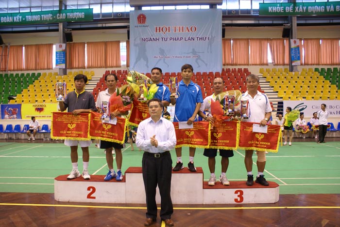 Giải tennis dưới 50 tuổi