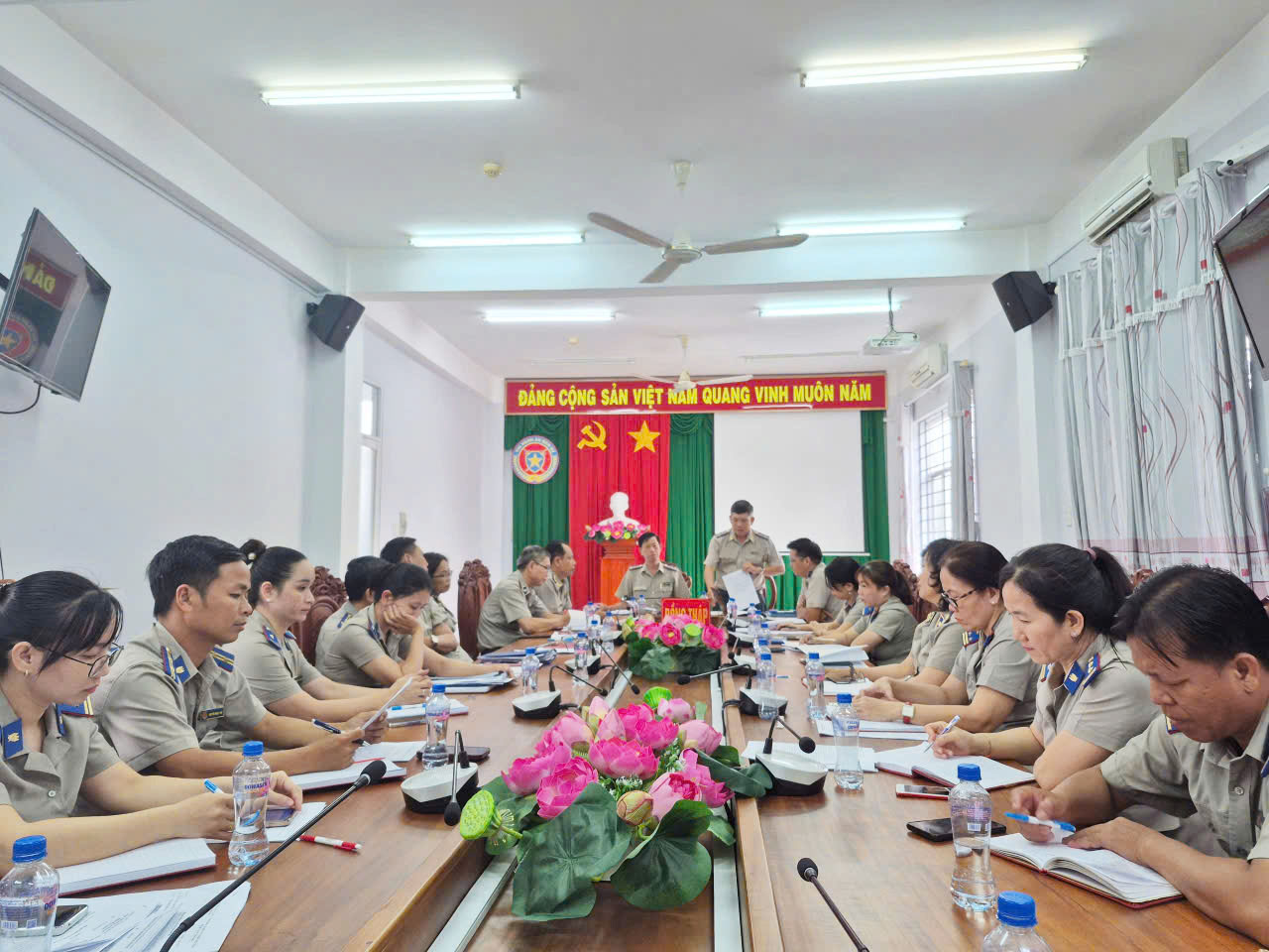 CỤC THI HÀNH ÁN DÂN SỰ TỈNH ĐỒNG THÁP TÍCH CỰC ĐẤU  TRANH PHẢN BÁC CÁC QUAN ĐIỂM SAI TRÁI, THÙ ĐỊCH VỀ VIỆC TINH GỌN BỘ MÁY TRONG LĨNH VỰC THI HÀNH ÁN DÂN SỰ