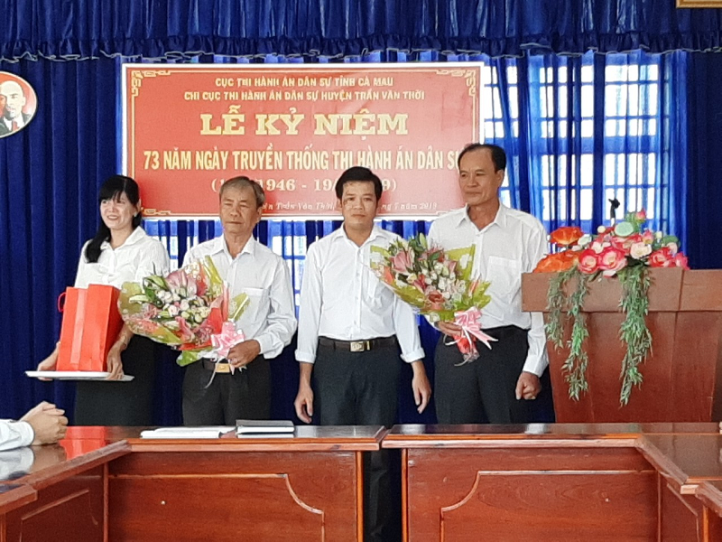 Chi cục thi hành án dân sự huyện Trần Văn Thời tổ chức Lễ kỷ niệm 73 năm Ngày truyền thống Thi hành án dân sự  (19/7/1946 -19/7/2019)