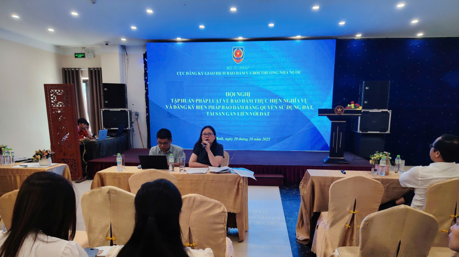 Tập huấn pháp luật về bảo đảm thực hiện nghĩa vụ và ĐKBPBĐ bằng QSDĐ, TSGLVĐ tại tỉnh Ninh Bình