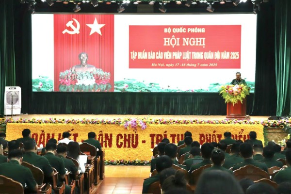 Phấn đấu mỗi cán bộ, chiến sĩ quân đội là một báo cáo viên, tuyên truyền viên pháp luật