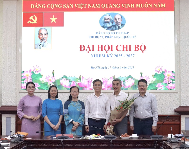 Chi bộ Vụ Pháp luật quốc tế tổ chức thành công Đại hội nhiệm kỳ 2025 - 2027