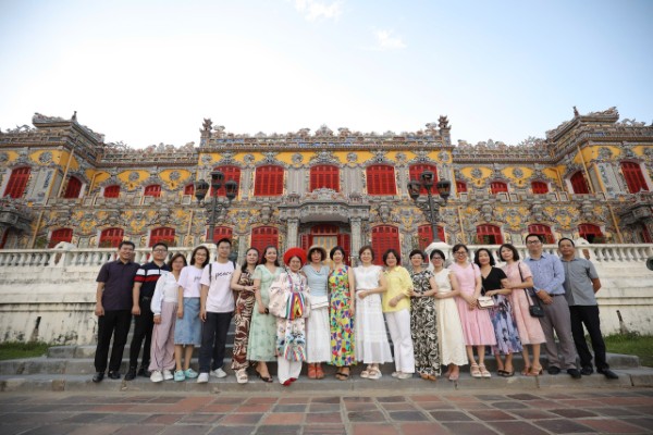 Chi bộ Vụ Pháp luật hình sự - hành chính sinh hoạt chuyên đề quý II năm 2025: Học từ di sản