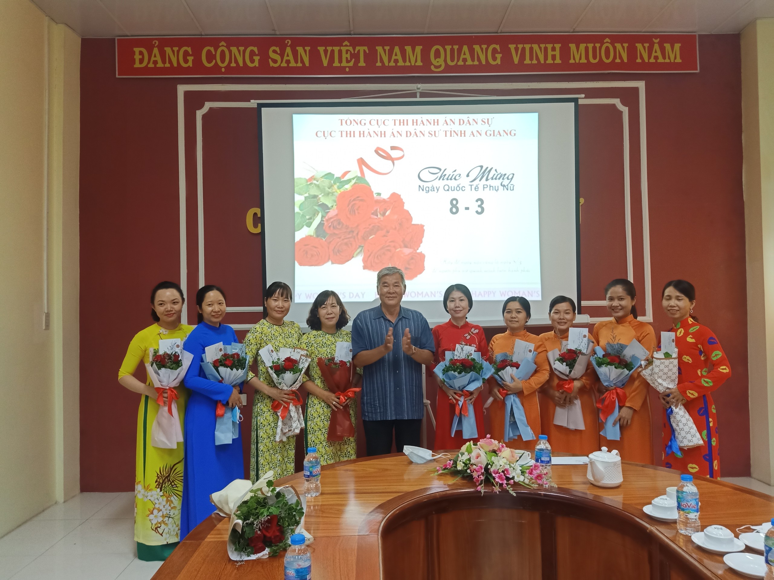 Họp mặt nữ công chức và người lao động nhân ngày Quốc tế phụ nữ 08/3.