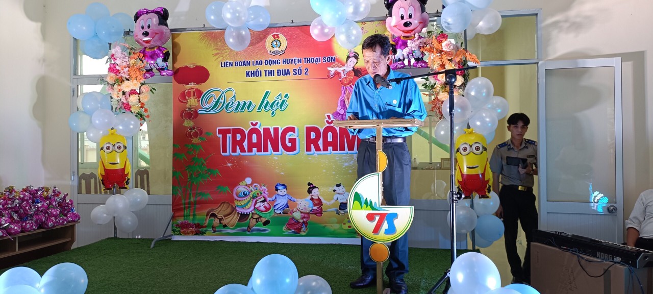 Công đoàn Khối thi đua số 2 tổ chức vui tết Trung thu