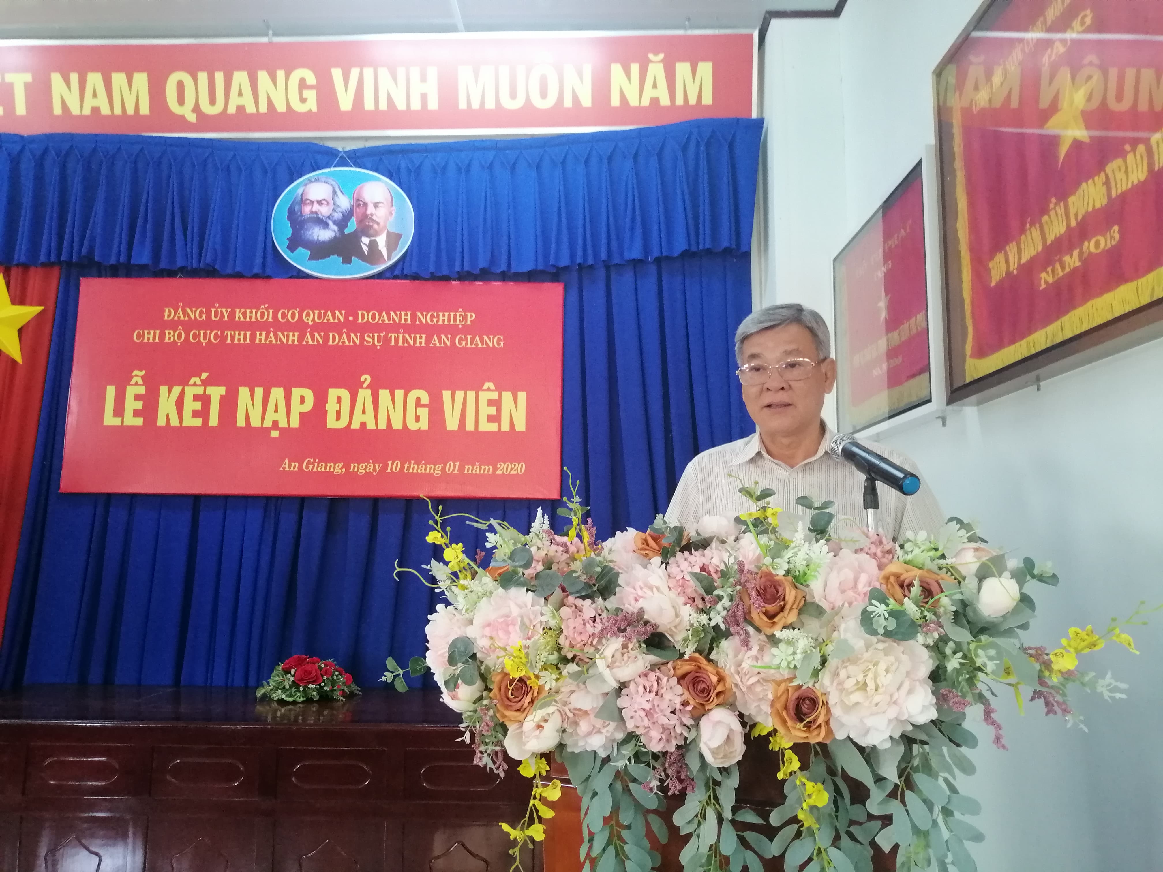 Chi bộ Cục Thi hành án dân sự tổ chức Lễ kết nạp đảng viên mới