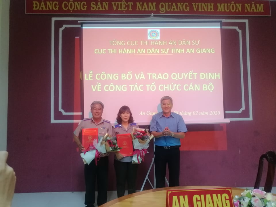 Lễ công bố và trao quyết định công tác cán bộ của Cục Thi hành án dân sự tỉnh An Giang