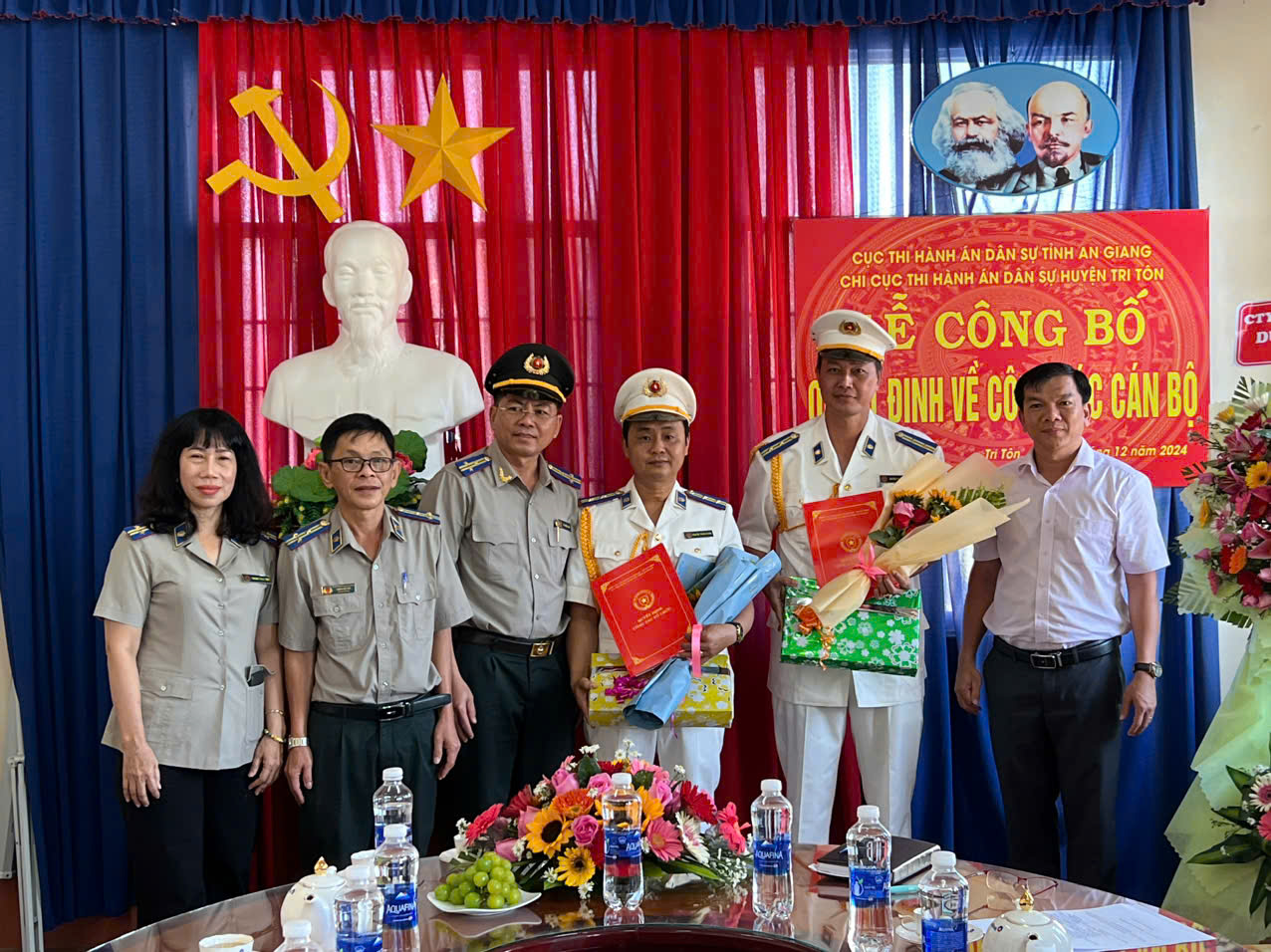 Lễ công bố và trao Quyết định giao Phụ trách Chi cục Thi hành án dân sự huyện An Phú, tỉnh An Giang.