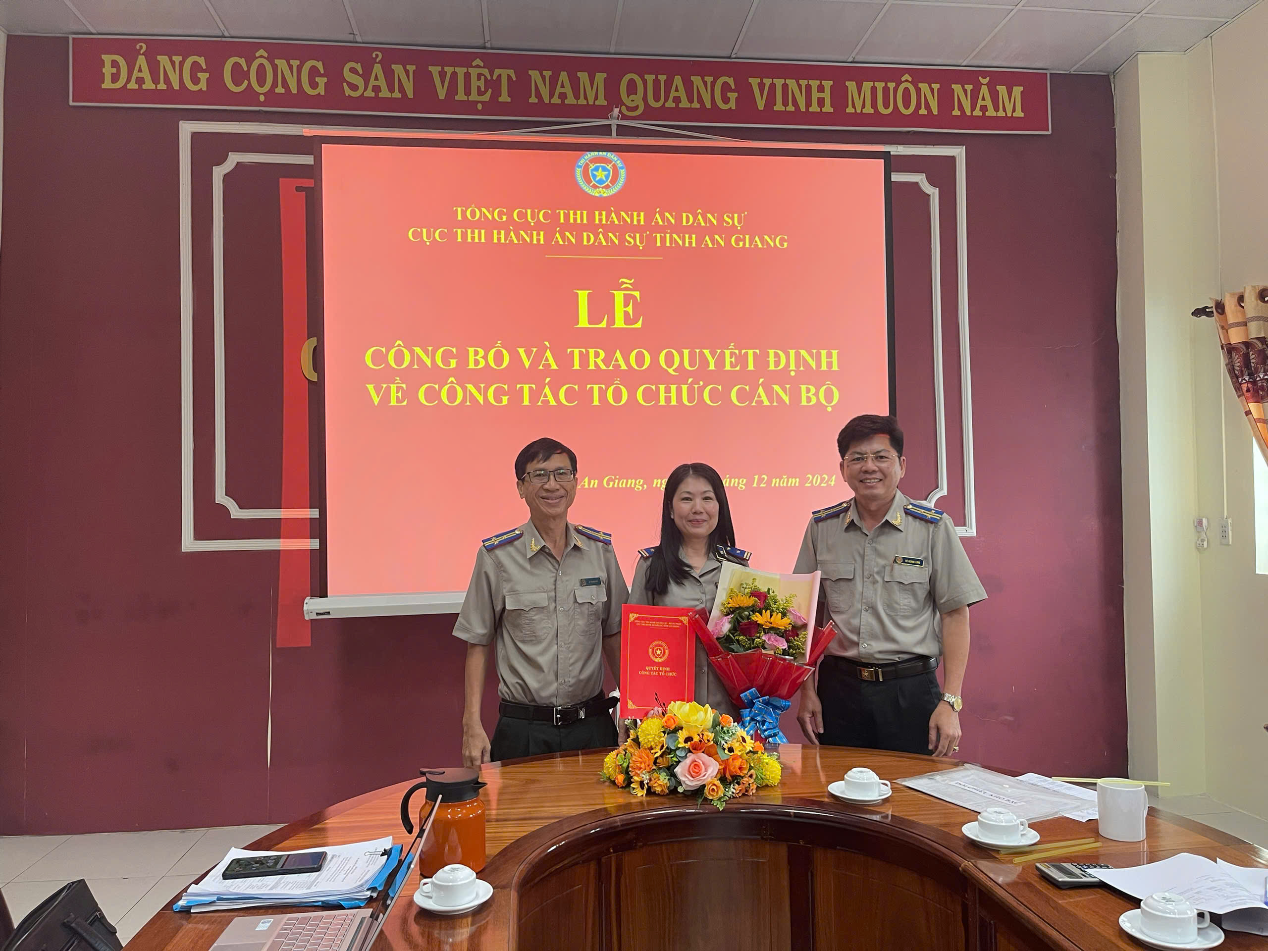 CỤC THI HÀNH ÁN DÂN SỰ TỈNH AN GIANG TRAO QUYẾT ĐỊNH  BỔ NHIỆM LẠI CHÁNH VĂN PHÒNG