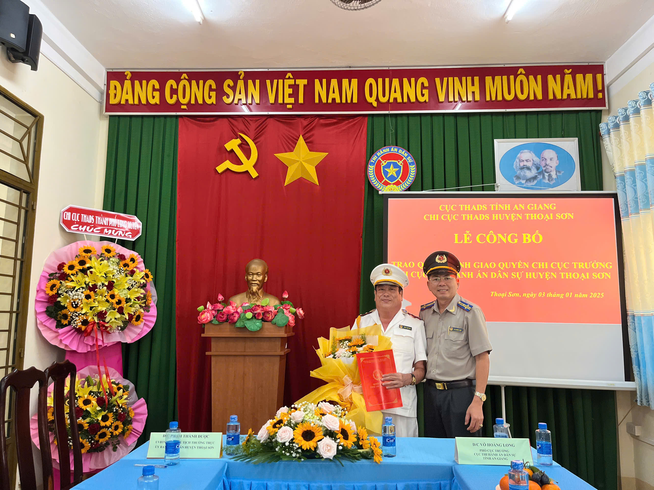 CỤC THI HÀNH ÁN DÂN SỰ TỈNH AN GIANG TỔ CHỨC LỄ CÔNG BỐ QUYẾT ĐỊNH QUYỀN CHI CỤC TRƯỞNG CHI CỤC THI HÀNH ÁN DÂN SỰ HUYỆN THOẠI SƠN