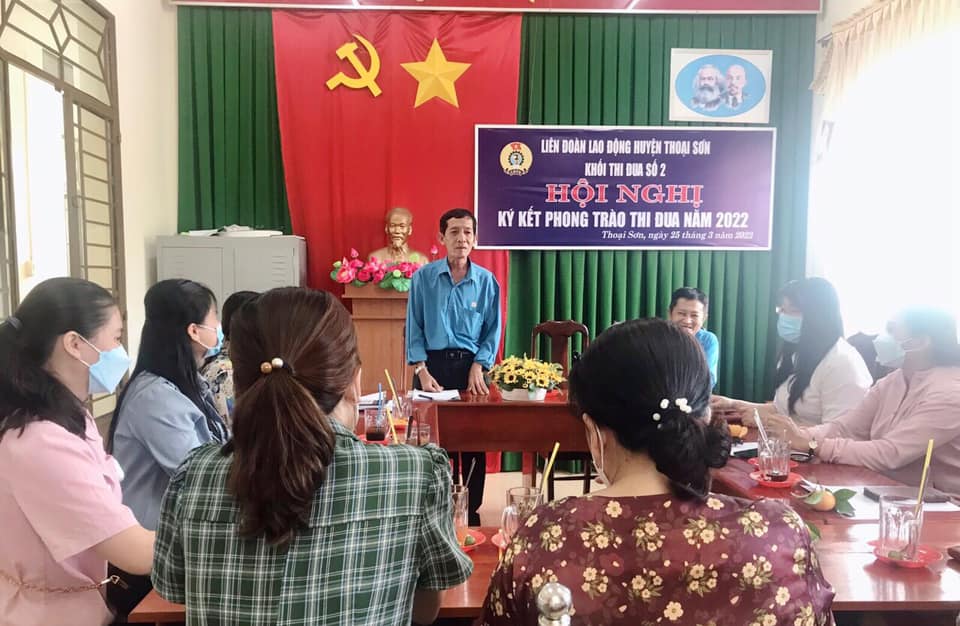 Trao quỹ hỗ trợ cho đoàn viên khó khăn thuộc Khối thi đua số 2