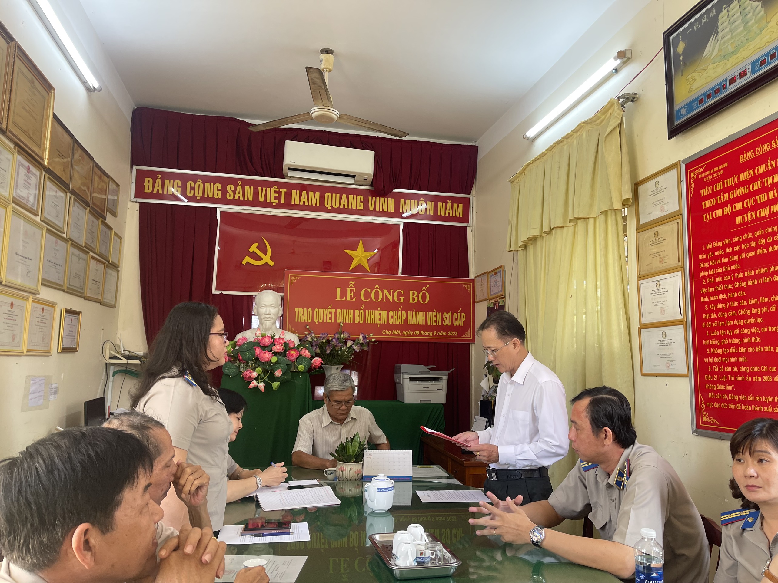 Lễ trao Quyết định bổ nhiệm ngạch Chấp hành viên sơ cấp năm 2023