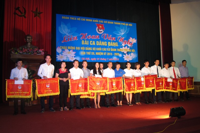 Đoàn thanh niên Cục Thi hành án dân sự thành phố Hà Nội tham dự cuộc thi liên hoan văn nghệ “Bài ca dân Đảng” năm 2015 nhân dịp chào mừng đại hội đảng bộ khối các cơ quan thành phố Hà Nội lần thứ XII và Đại hội Đảng bộ Thành phố Hà Nội lần thứ XVI