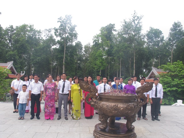 Các Chi bộ Văn phòng, Phòng Tổ chức, Phòng Kế hoạch tài chính -CụcThi hành án dân sự thành phố Hà Nội tổ chức Báo công dâng Bác, Kết nạp Đảng viên mới và Sinh hoạt chuyên đề tại Khu Di tích lịch sử K9 - Đá Chông, Ba Vì, Hà Nội