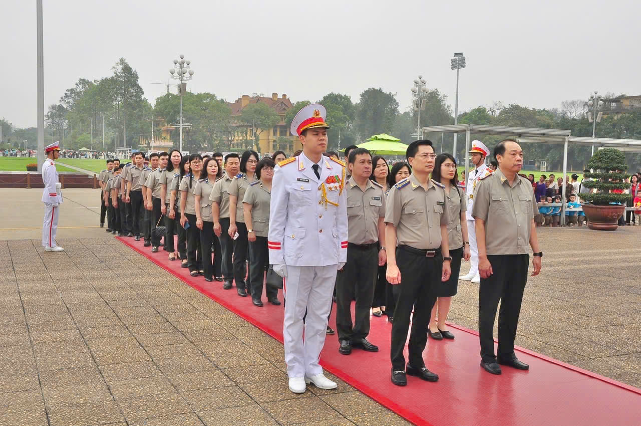 ĐẢNG ỦY CỤC THI HÀNH ÁN DÂN SỰ THÀNH PHỐ HÀ NỘI TỔ CHỨC NHIỀU HOẠT ĐỘNG Ý NGHĨA CHÀO MỪNG KỶ NIỆM 50 NĂM NGÀY GIẢI PHÓNG MIỀN NAM (30/4/1975 - 30/4/2025) VÀ HƯỚNG TỚI KỶ NIỆM 135 NĂM NGÀY SINH CHỦ TỊCH HỒ CHÍ MINH(19/5/1890 - 19/5/2025)