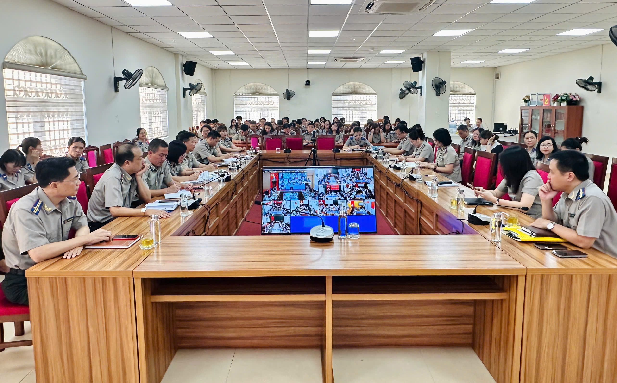 ĐẢNG ỦY THI HÀNH ÁN DÂN SỰ THÀNH PHỐ HÀ NỘI TỔ CHỨC LỄ CHÀO CỜ TRỰC TUYẾN TOÀN THÀNH PHỐ THÁNG 8/2025