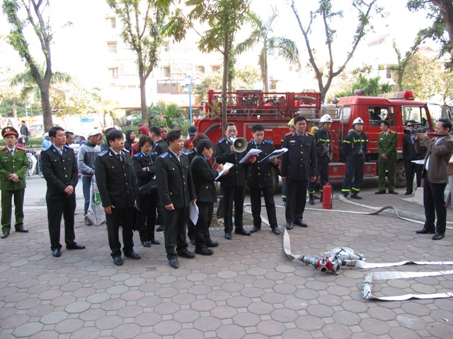 CỤC THADS TP HÀ NỘI TỔ CHỨC CƯỠNG CHẾ THI HÀNH ÁN TRẢ NHÀ TẠI SỐ 383 HOÀNG QUỐC VIỆT, NGHĨA TÂN, CẦU GIẤY, HÀ NỘI