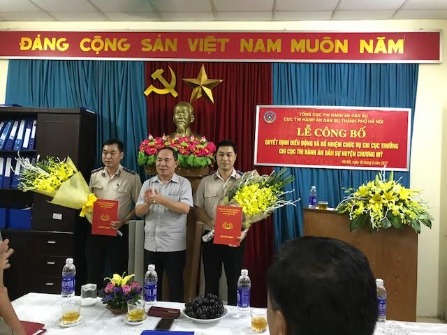 Lễ Công bố quyết định điều động và bổ nhiệm chức vụ Chi cục trưởng Chi cục  Thi hành án dân sự huyện Chương Mỹ, huyện Thanh Trì và quận Ba Đình,  thành phố Hà Nội