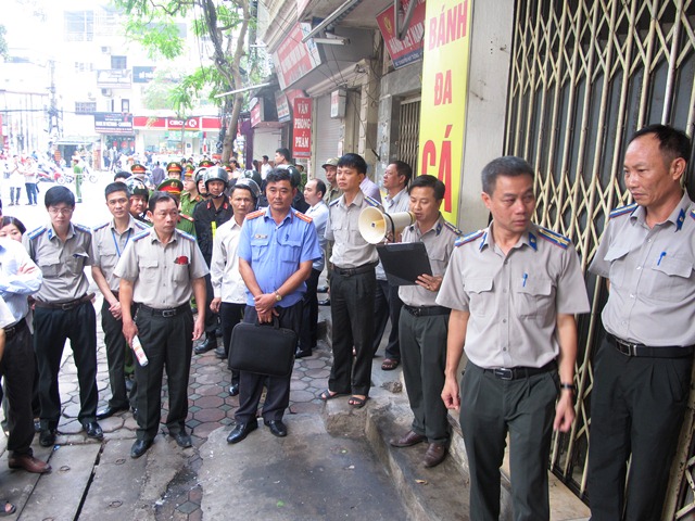 CỤC THI HÀNH ÁN DÂN SỰ THÀNH PHỐ HÀ NỘI TỔ CHỨC THÀNH CÔNG VIỆC CƯỠNG CHẾ THI HÀNH ÁN TẠI SỐ NHÀ 14 NGUYỄN HUY TƯỞNG, QUẬN THANH XUÂN, HÀ NỘI