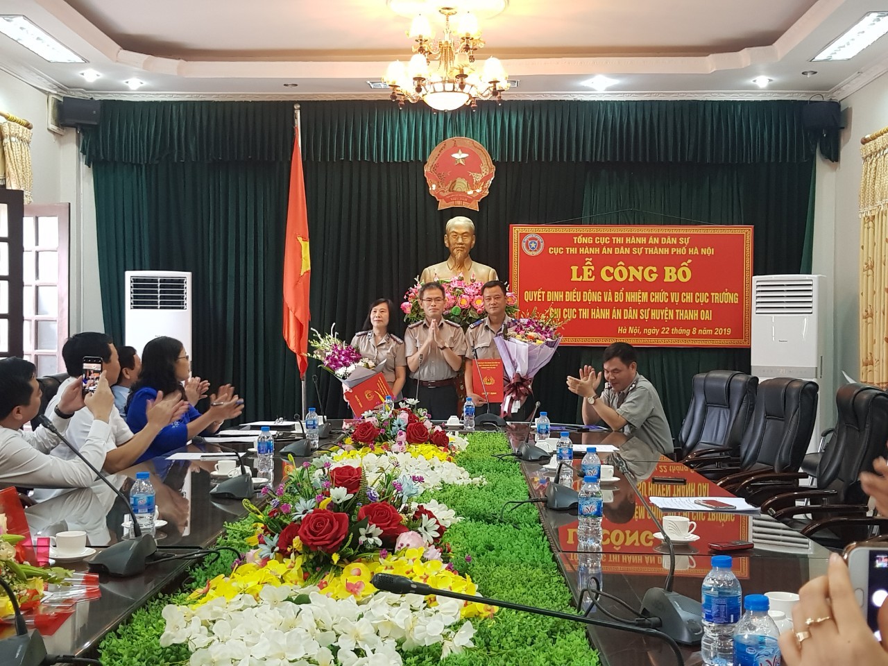 Lễ công bố Quyết định điều động, bổ nhiệm Chi cục trưởng Chi cục Thi hành án dân sự huyện Thanh Oai, thành phố Hà Nội; Quyết định điều động, bổ nhiệm Trưởng Phòng Kiểm tra, giải quyết khiếu nại, tố cáo Cục Thi hành án dân sự thành phố Hà Nội