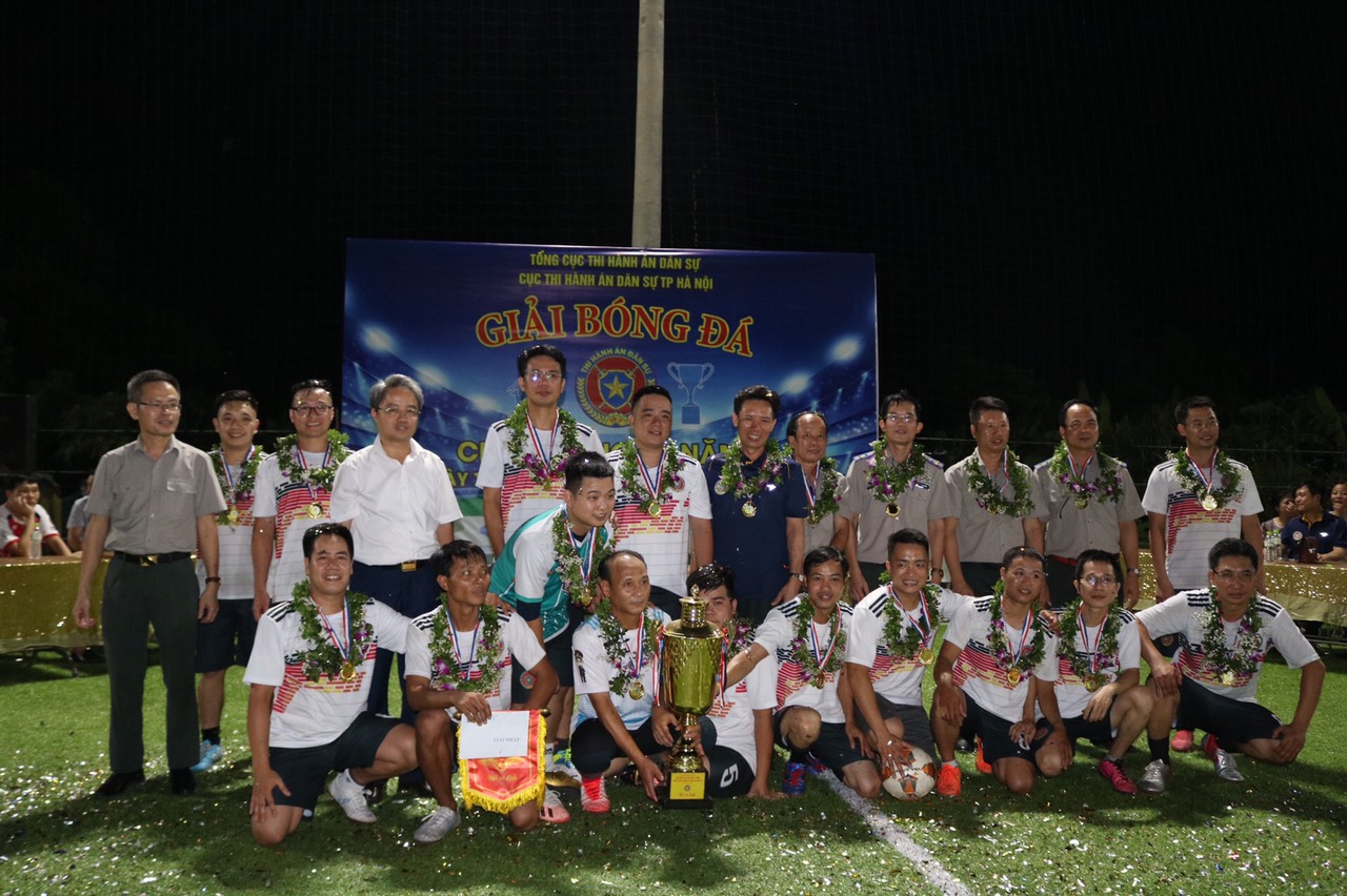 Cục Thi hành án dân sự thành phố Hà Nội tổ chức thành công Giải bóng đá chào mừng kỷ niệm 74 năm Ngày Truyền thống thi hành án dân sự