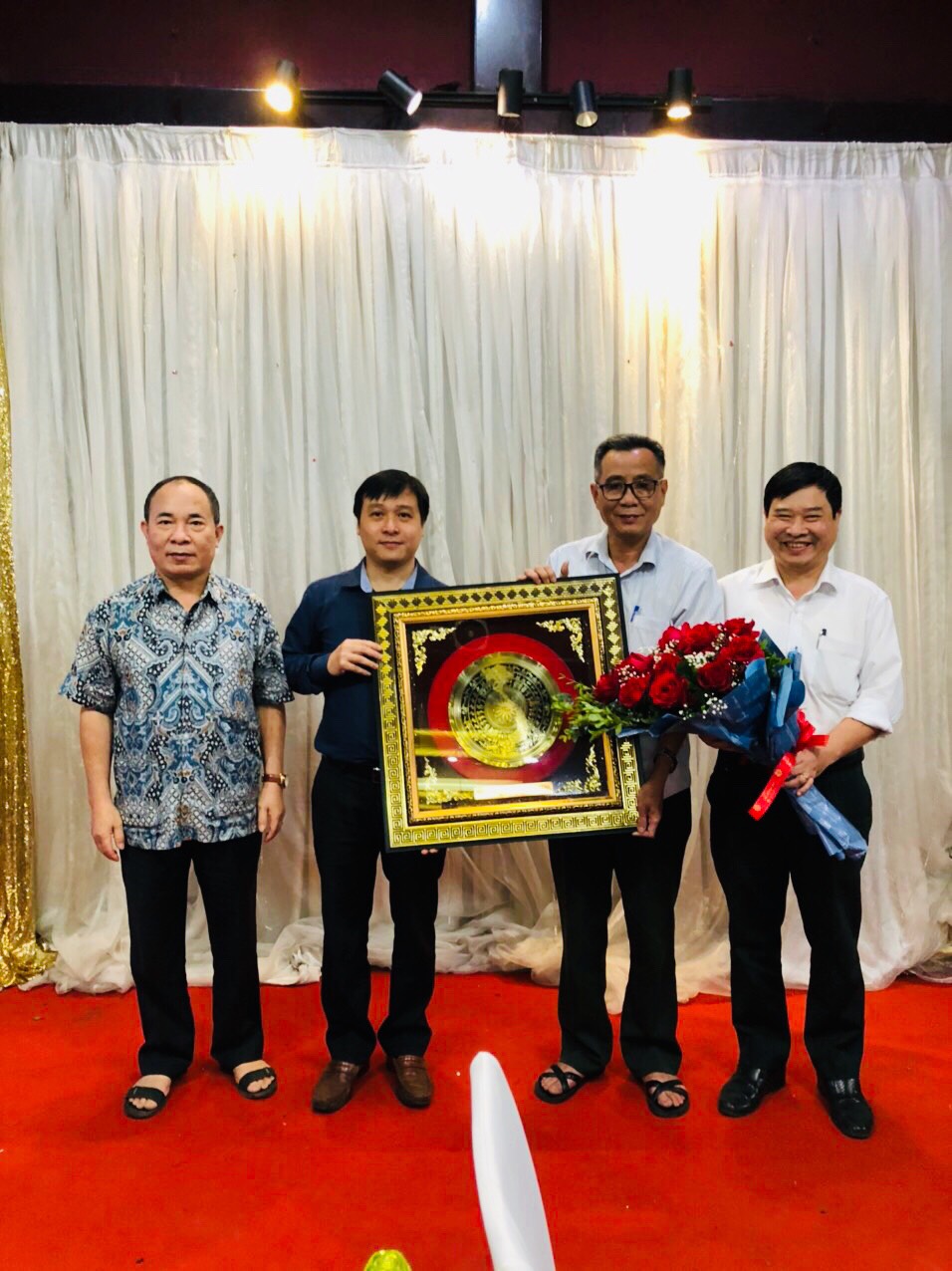 CHIA TAY ĐỒNG CHÍ TRỊNH CAO SƠN- PHÓ TRƯỞNG PHÒNG NGHIỆP VỤ VÀ TỔ CHỨC THI HÀNH ÁN VỀ NGHỈ CHẾ ĐỘ THEO QUY ĐỊNH CỦA NHÀ NƯỚC