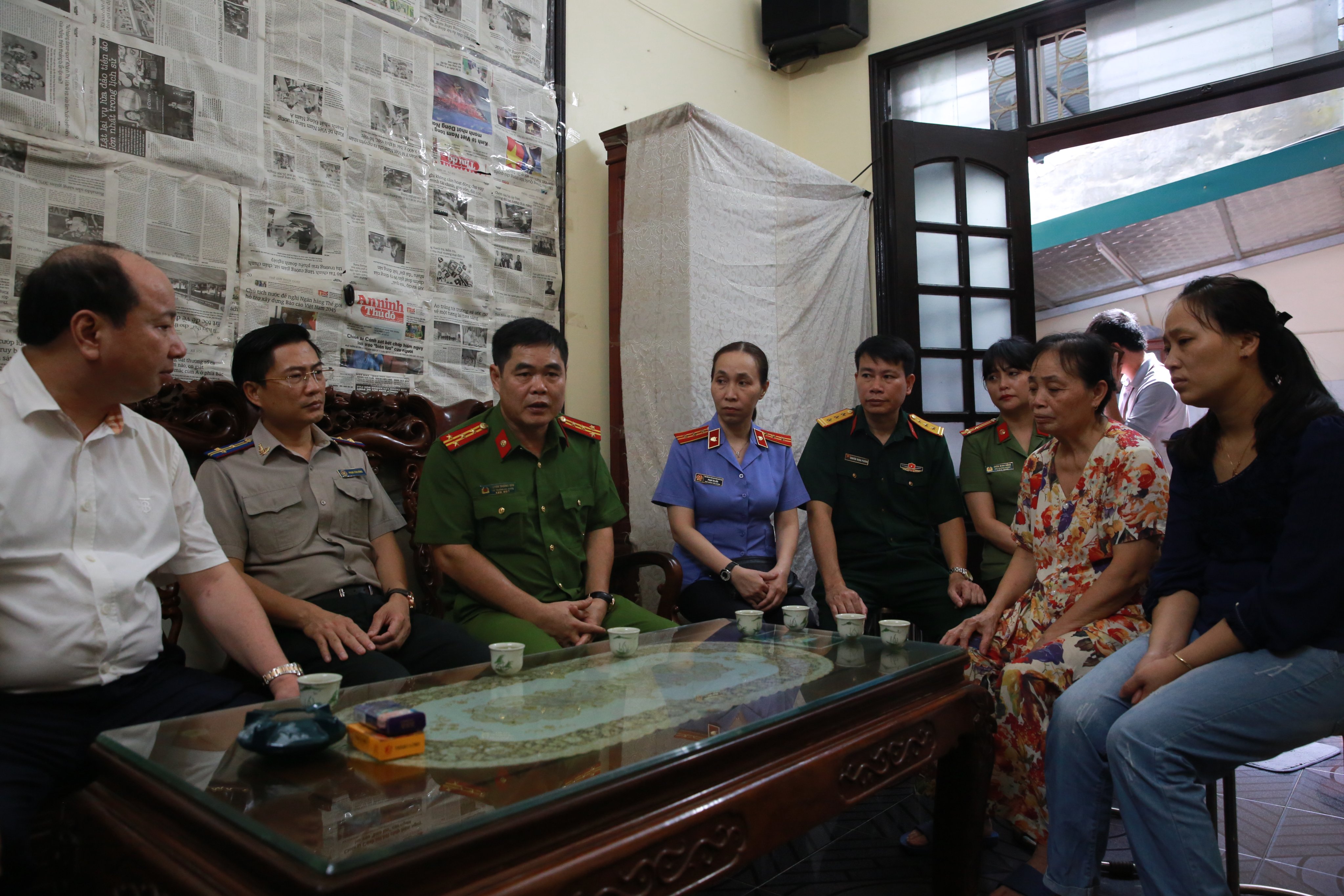 Cụm thi đua số XIII thành phố Hà Nội thăm hỏi, tri ân gia đình ba đồng chí cảnh sát phòng cháy chữa cháy đã hy sinh trong khi thi hành công vụ