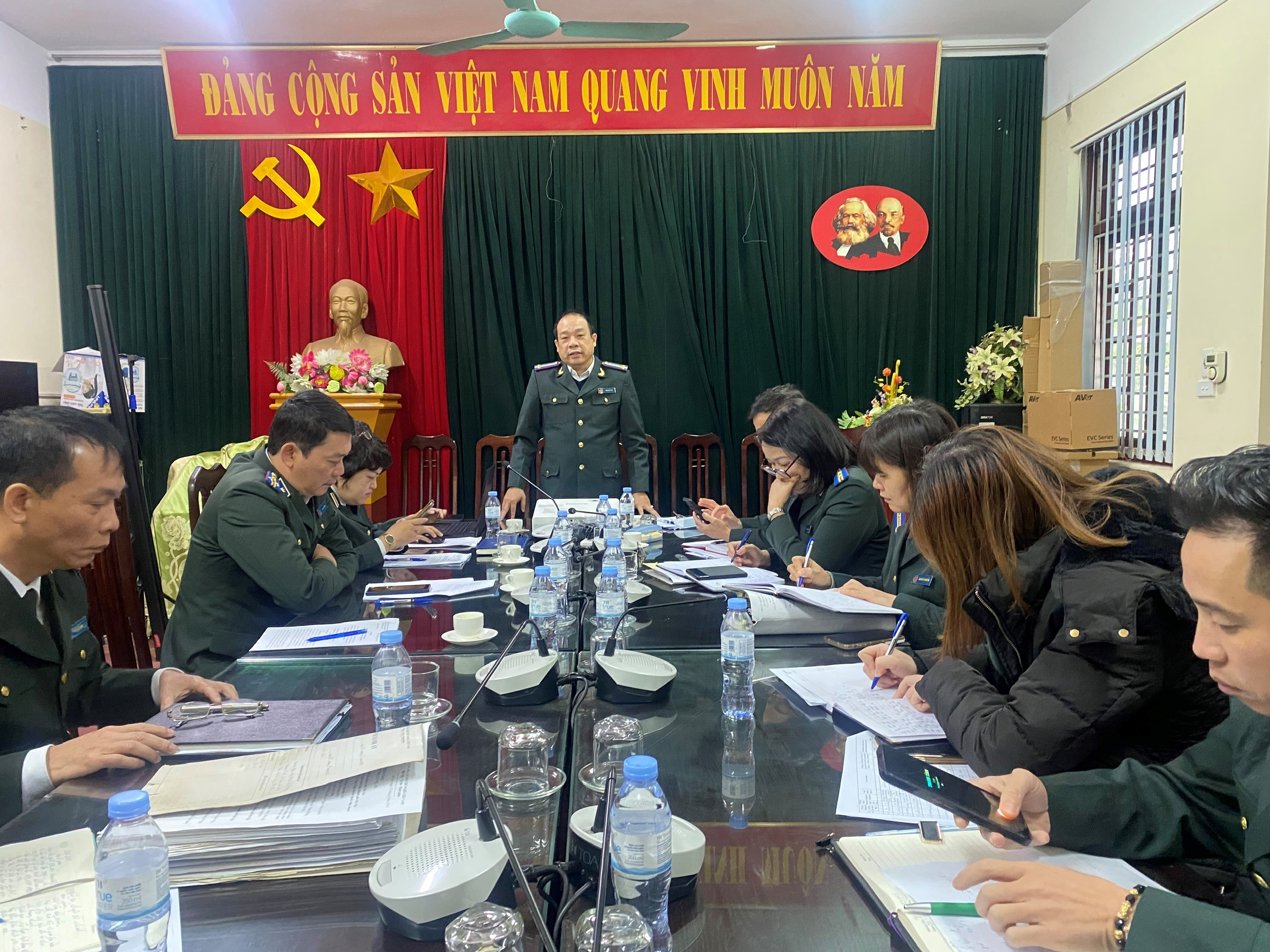 Công tác đôn đốc thi hành án dân sự của Tổ công tác chỉ đạo, xử lý các việc thi hành án liên quan đến hoạt động tín dụng, ngân hàng trên địa bàn thành phố Hà Nội 03 tháng đầu năm công tác 2024 tại Chi cục THADS huyện Quốc Oai và quận Hà Đông.