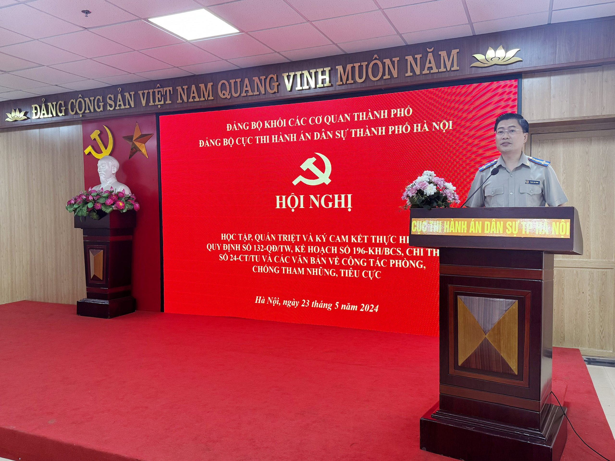 Học tập, quán triệt và ký cam kết thực hiện Quy định số 132-QĐ/TW, ngày 27/10/2023 của Bộ Chính trị, Kế hoạch số 196-KH/BCS ngày 26/4/2024 của Ban Cán sự Đảng Bộ Tư pháp, Chỉ thị số 24-CT/TU ngày 07/8/2023 của Ban Thường vụ Thành ủy Hà Nội