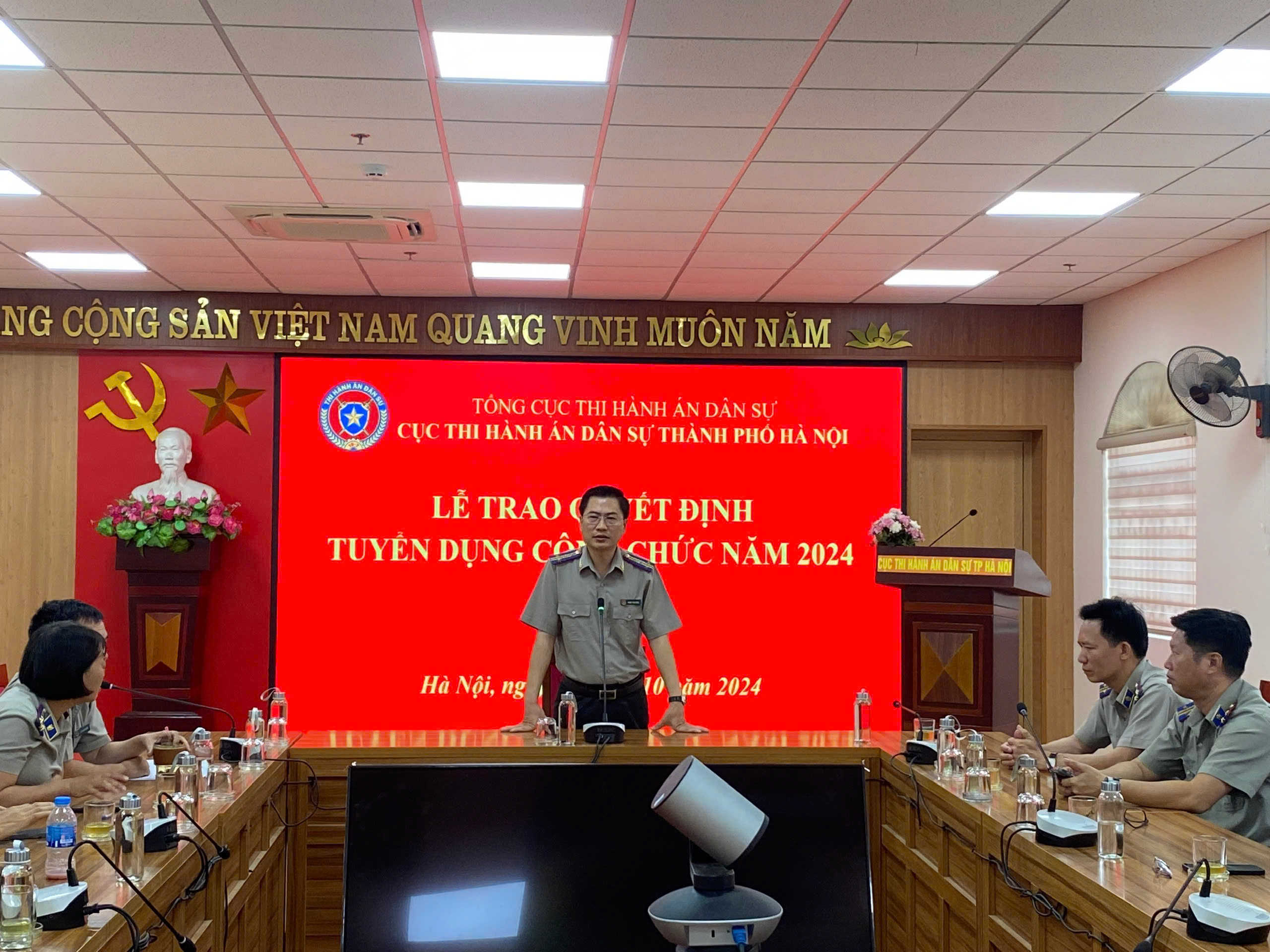 Lễ trao Quyết định tuyển dụng công chức năm 2024