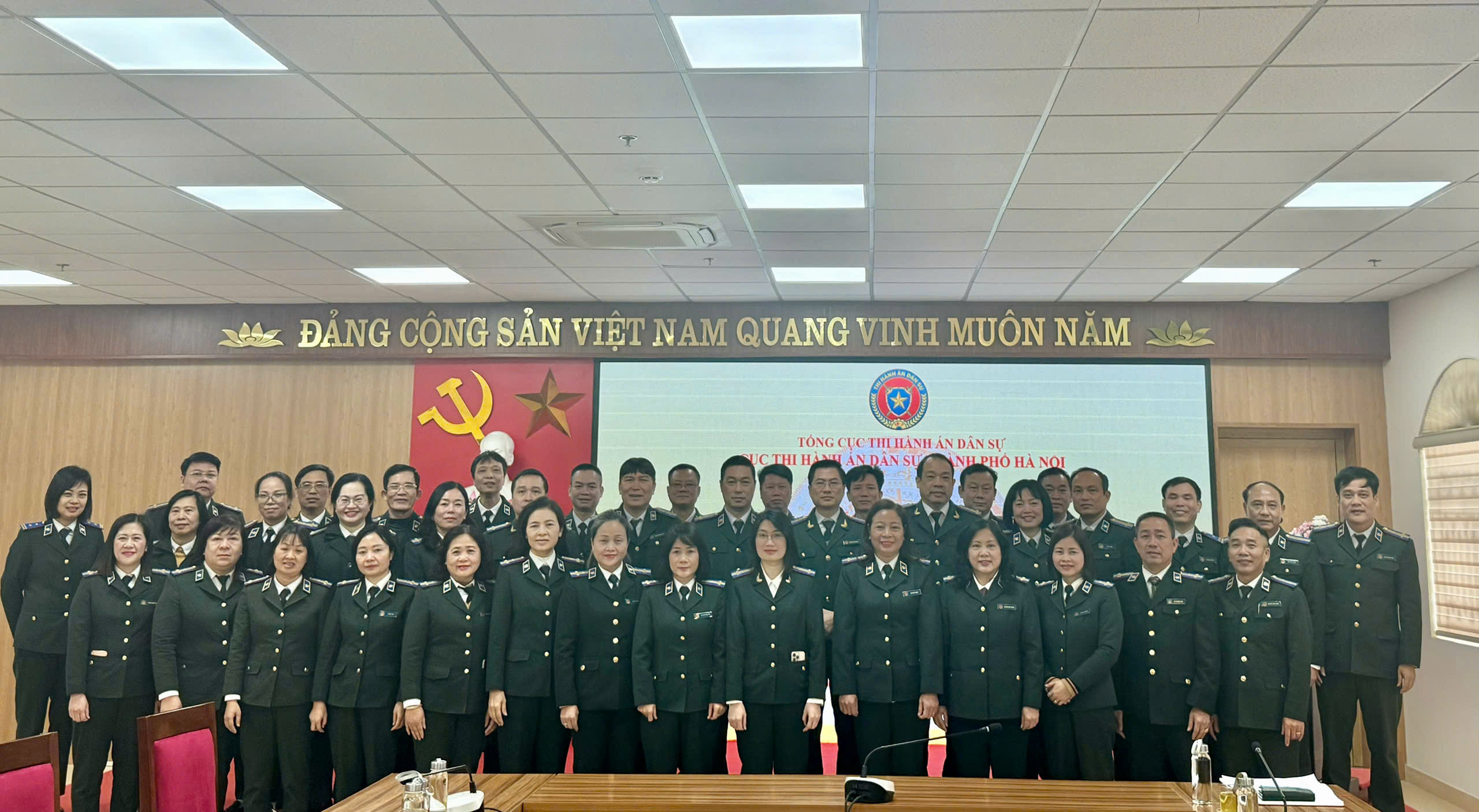 Cục Thi hành án dân sự (THADS) thành phố Hà Nội tổ chức Hội nghị giao ban công tác THADS, theo dõi thi hành án hành chính (THAHC) Quý I/2025 và tổ chức phát động thi đua năm 2025