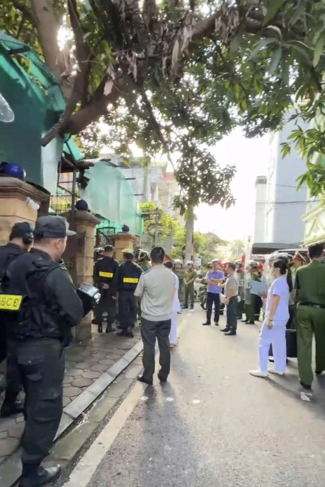 CHẤP HÀNH VIÊN PHÒNG NV&TCTHADS 1 - THADS THÀNH PHỐ HÀ NỘI  TIẾN HÀNH CƯỠNG CHẾ THI HÀNH ÁN TẠI XÃ GIA LÂM,  THÀNH PHỐ HÀ NỘI