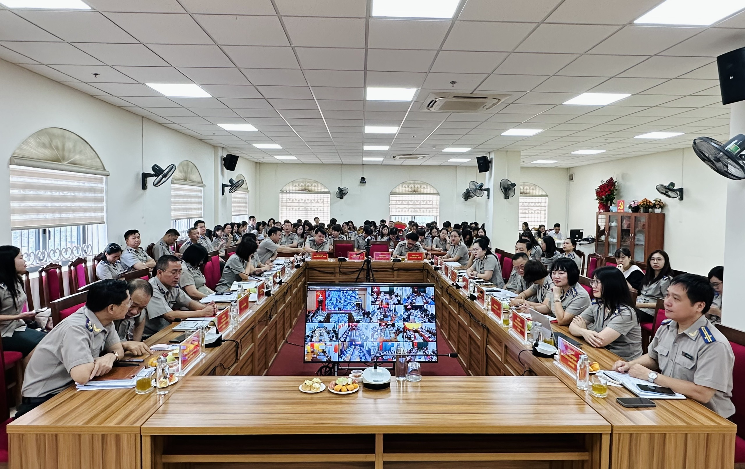 THI HÀNH ÁN DÂN SỰ THÀNH PHỐ HÀ NỘI TỔ CHỨC LỄ KỶ NIỆM NGÀY PHỤ NỮ VIỆT NAM 20/10 VÀ QUÁN TRIỆT, TRIỂN KHAI MỘT SỐ NHIỆM VỤ CHUYÊN MÔN