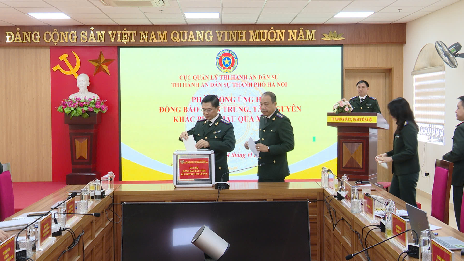 ĐẢNG ỦY, LÃNH ĐẠO THI HÀNH ÁN DÂN SỰ THÀNH PHỐ HÀ NỘI PHÁT ĐỘNG ỦNG HỘ ĐỒNG BÀO MIỀN TRUNG, TÂY NGUYÊN  BỊ ẢNH HƯỞNG BỞI BÃO LŨ