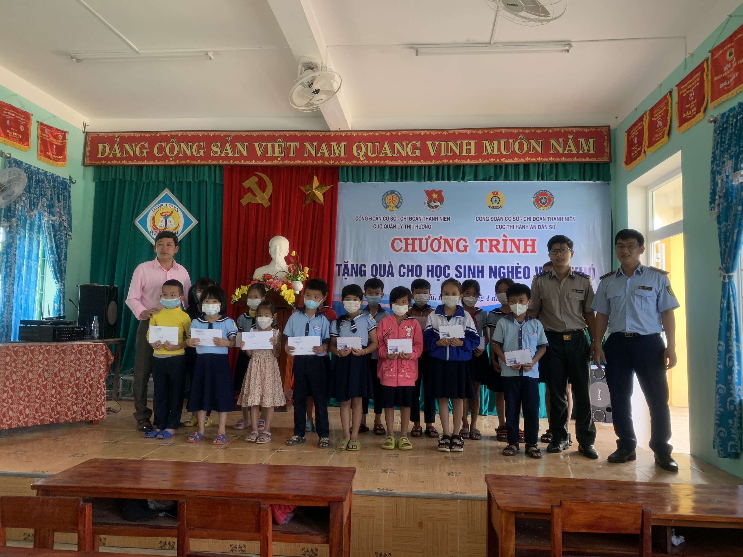 Thanh niên Cục Thi hành án dân sự tỉnh Thừa Thiên Huế phát huy vai trò xung kích, tình nguyện vì cuộc sống cộng đồng
