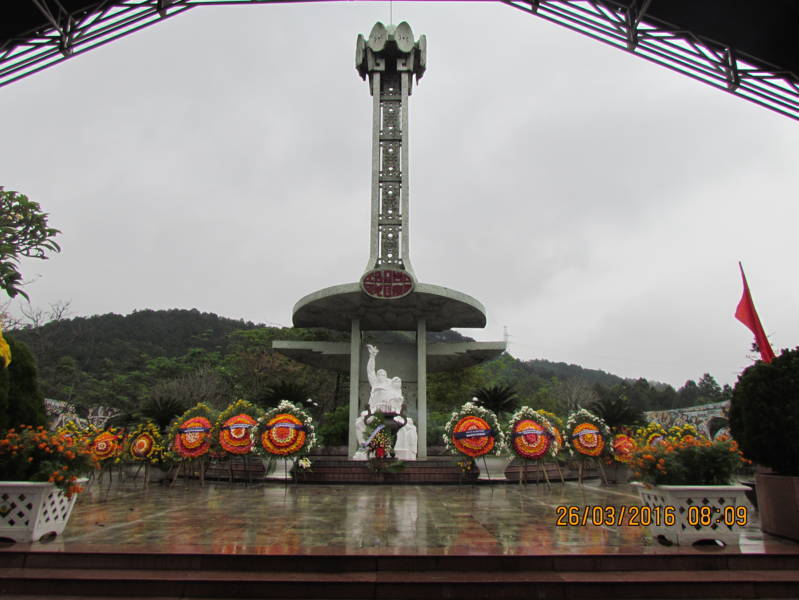 Cục Thi hành án dân sự tỉnh Thừa Thiên Huế tổ chức dâng hương tại Nghĩa trang Liệt sỹ thành phố Huế