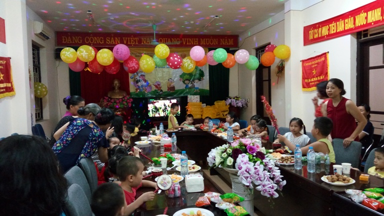 Chi cục THADS quận Thanh Xuân tổ chức đêm hội “Vui tết Trung thu” cho các cháu thiếu niên, nhi đồng là con cán bộ công chức và người lao động của đơn vị.