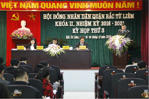 Chi cục Thi hành án dân sự quận Bắc Từ Liêm báo cáo công tác thi hành án dân sự năm 2016 tại kỳ họp thứ 3 HĐND quận Bắc Từ Liêm khóa II, nhiệm kỳ 2016 -2021 diễn ra trong 2 ngày 15 - 16/12/2016