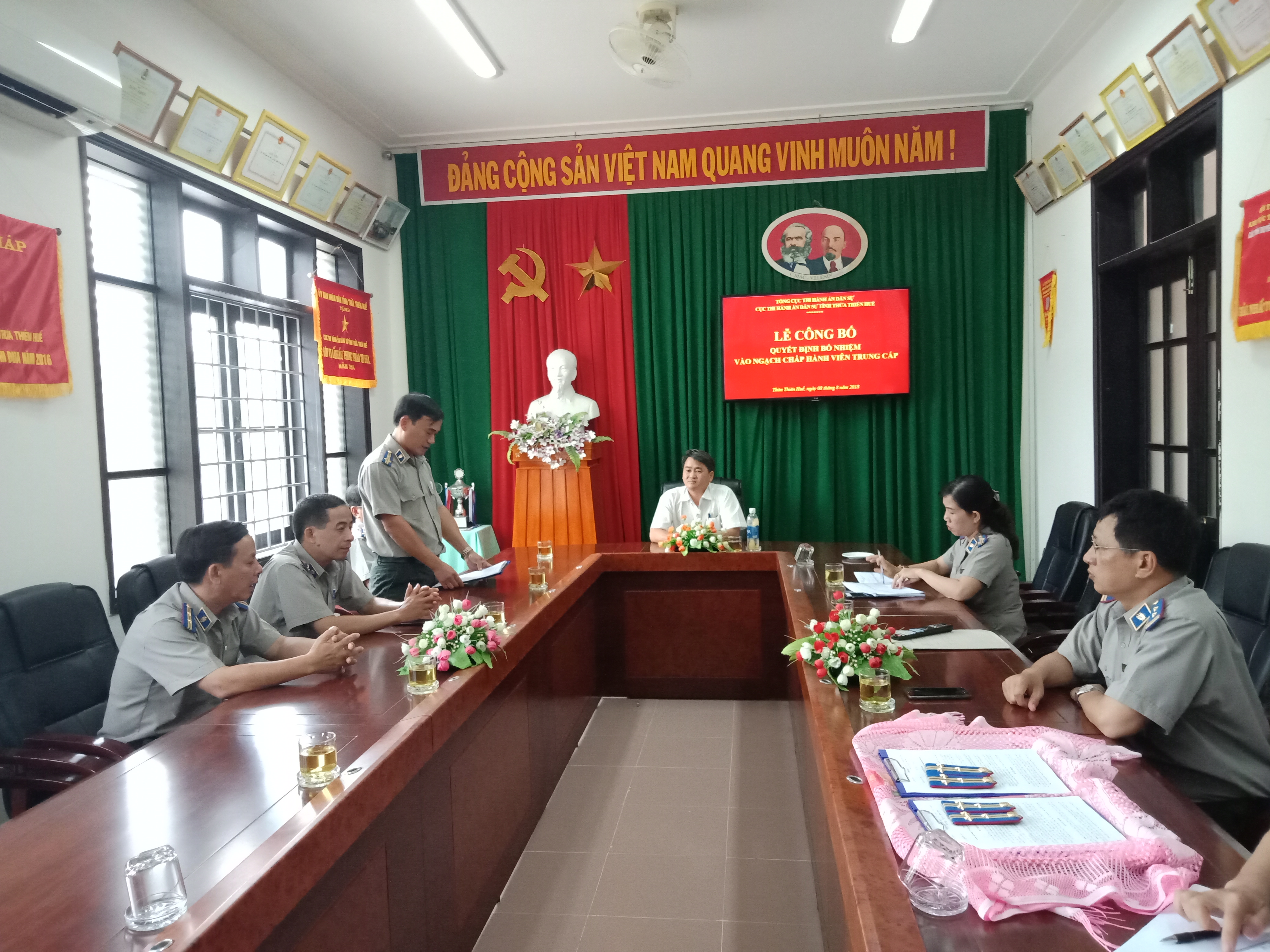 Lễ công bố Quyết định bổ nhiệm Chấp hành viên trung cấp