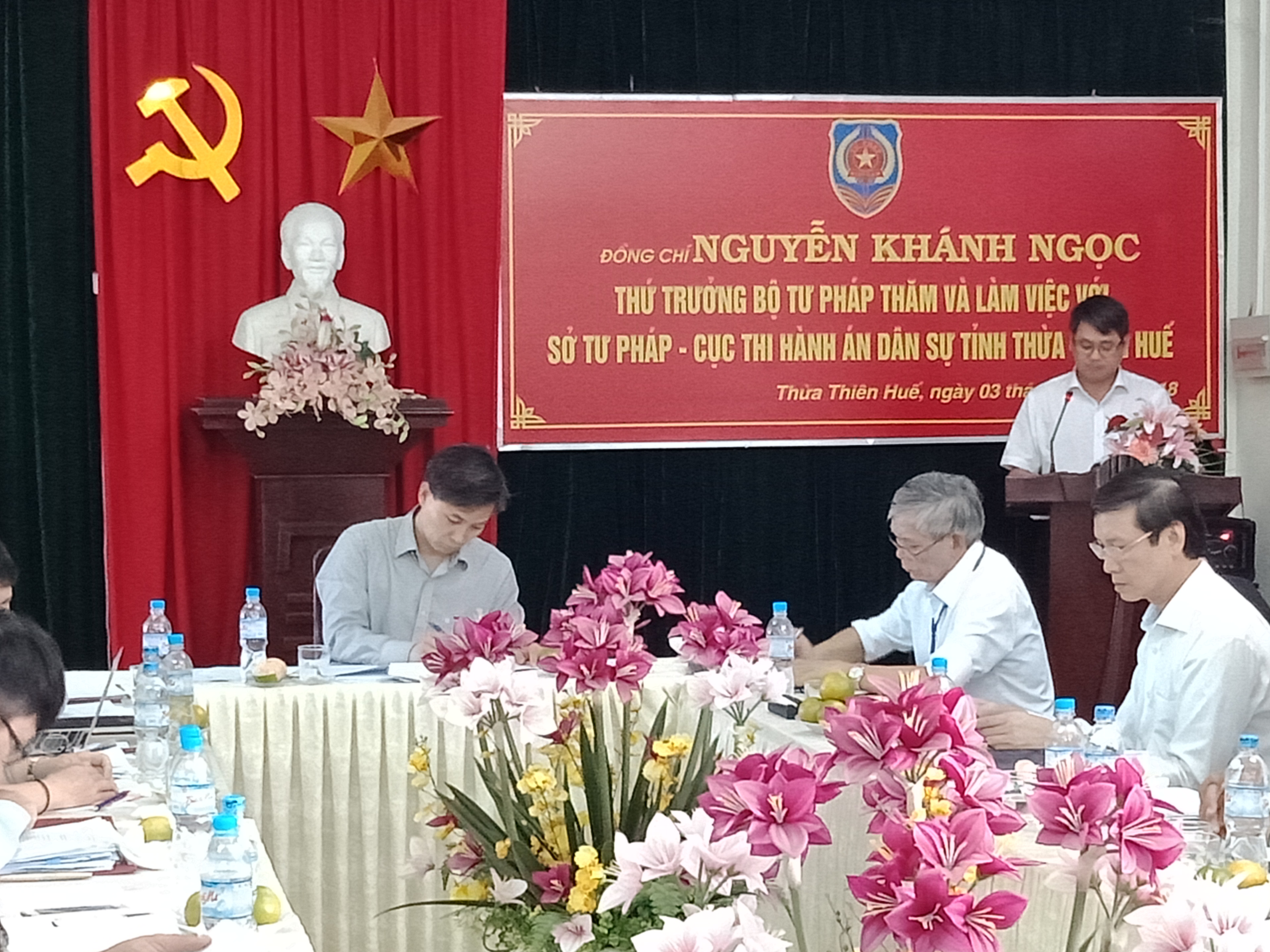 Thứ trưởng Bộ Tư pháp Nguyễn Khánh Ngọc thăm và làm việc với Cục THADS, Sở Tư pháp tỉnh Thừa Thiên Huế