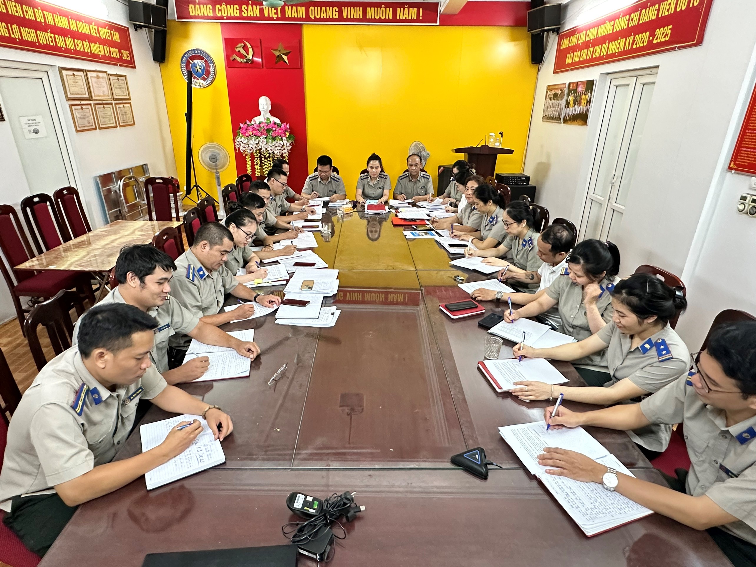 Hội nghị học tập, quán triệt và ký cam kết thực hiện Quy định số 132-qđ/tw của Bộ chính trị