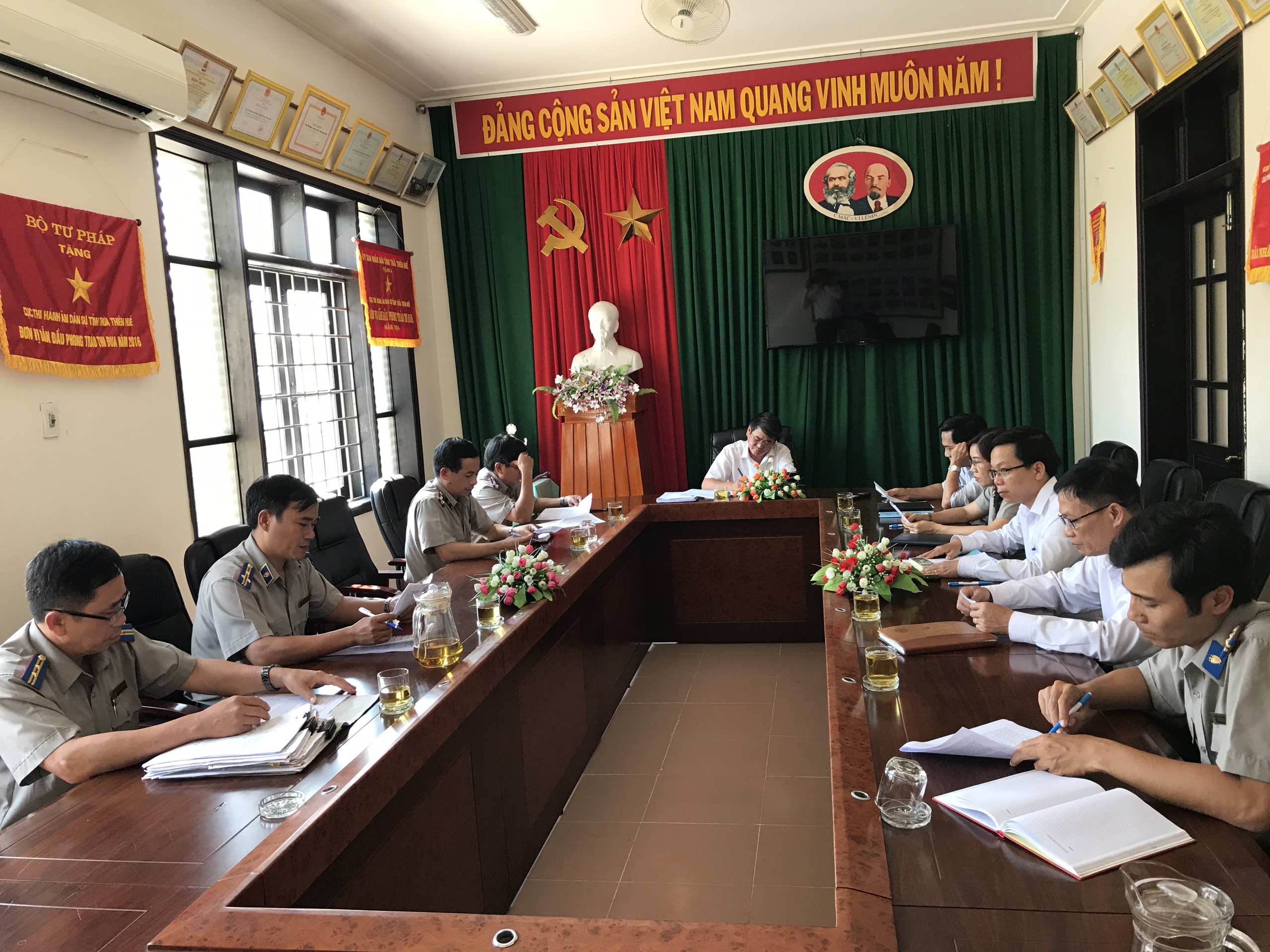 Cục Thi hành án dân sự tỉnh làm việc với Chi cục Thi hành án dân sự thành phố Huế