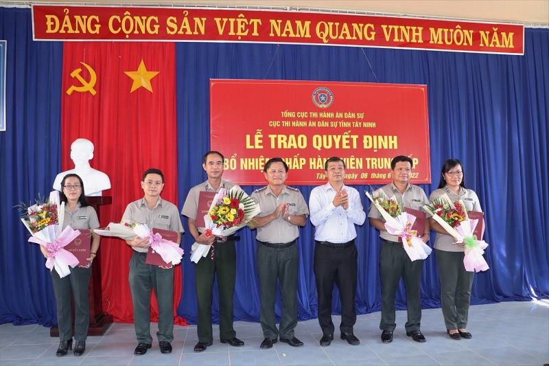 Cục THADS tỉnh Tây Ninh: Trao quyết định bổ nhiệm Chấp hành viên trung cấp